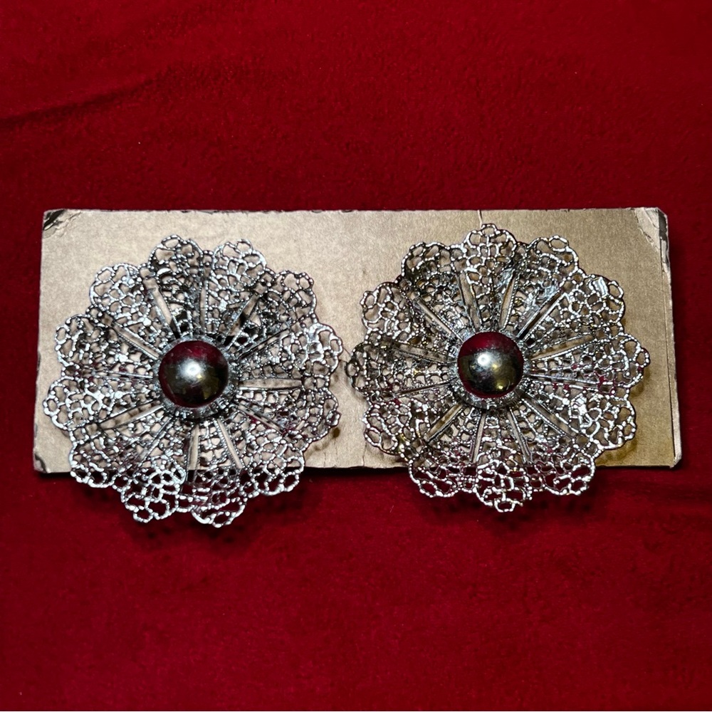 Sarah Coventry Vintage Filigree Flower Clip On Earrings